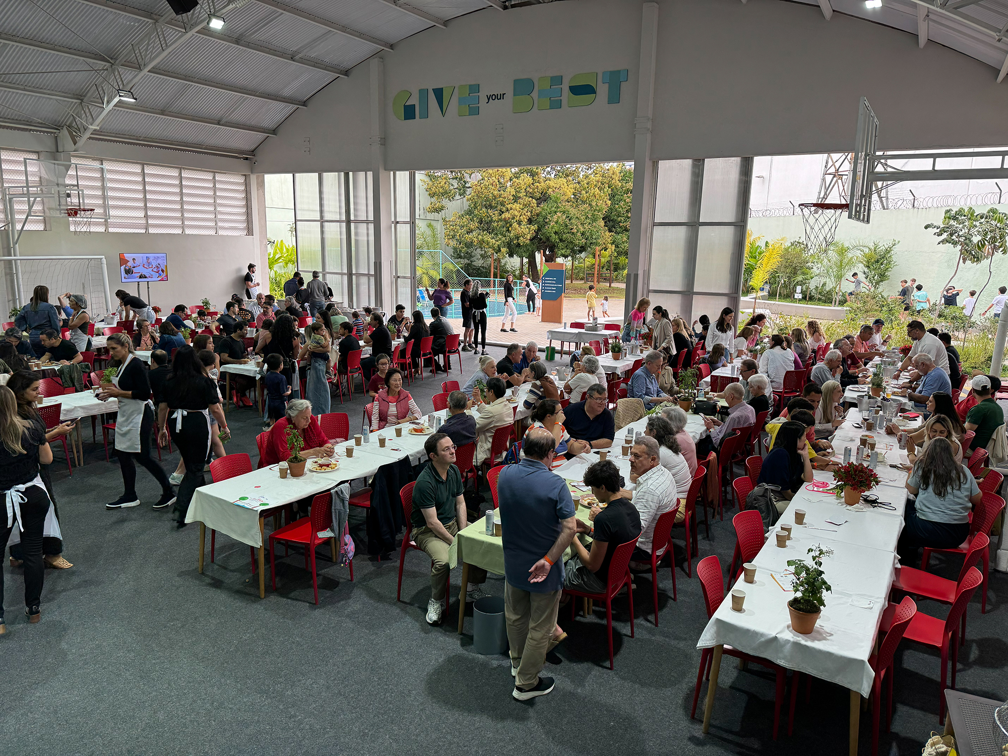 Momento da primeira edição do almoço beneficente